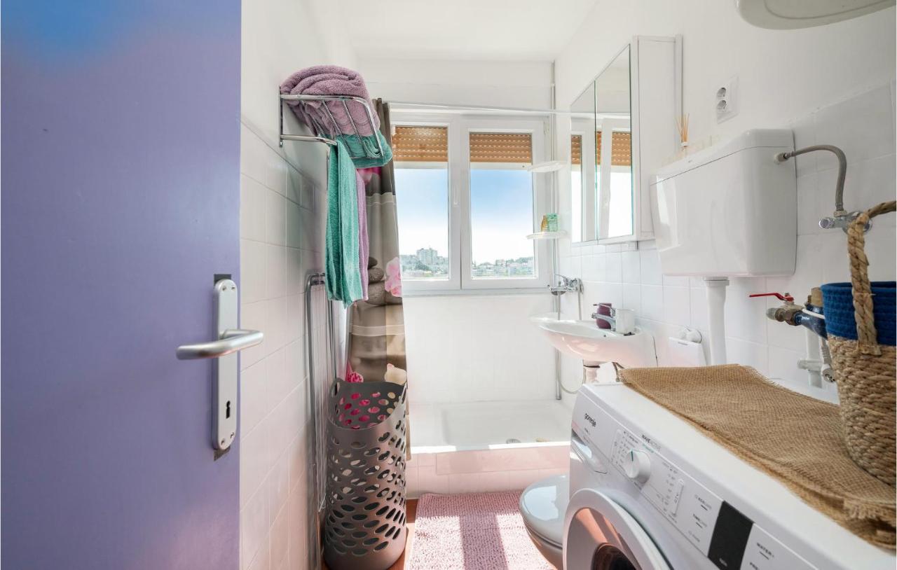 1 Bedroom Lovely In Apartment Pula